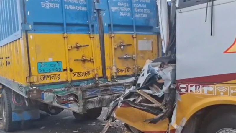 ঢাকা-মাওয়া এক্সপ্রেসওয়েতে চার যানবাহনের সংঘর্ঘে আহত ১৫